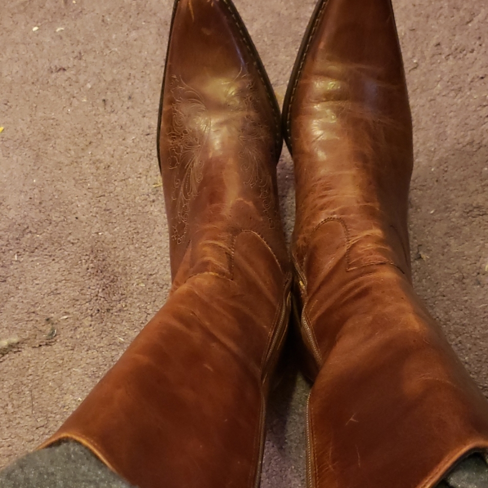 Western hard leather woman boots